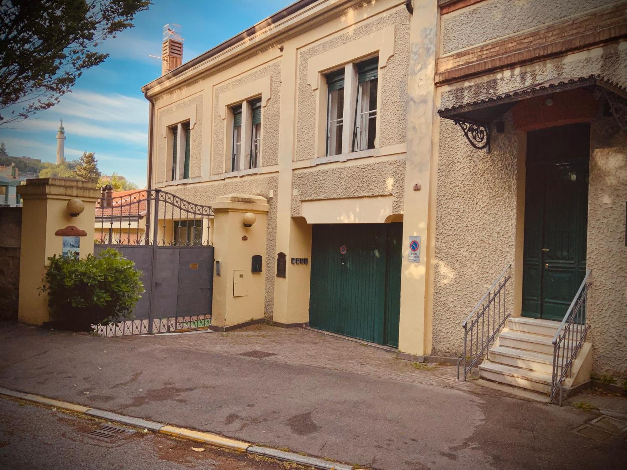 Le Residenze Dei Serravallo Trieste Luaran gambar