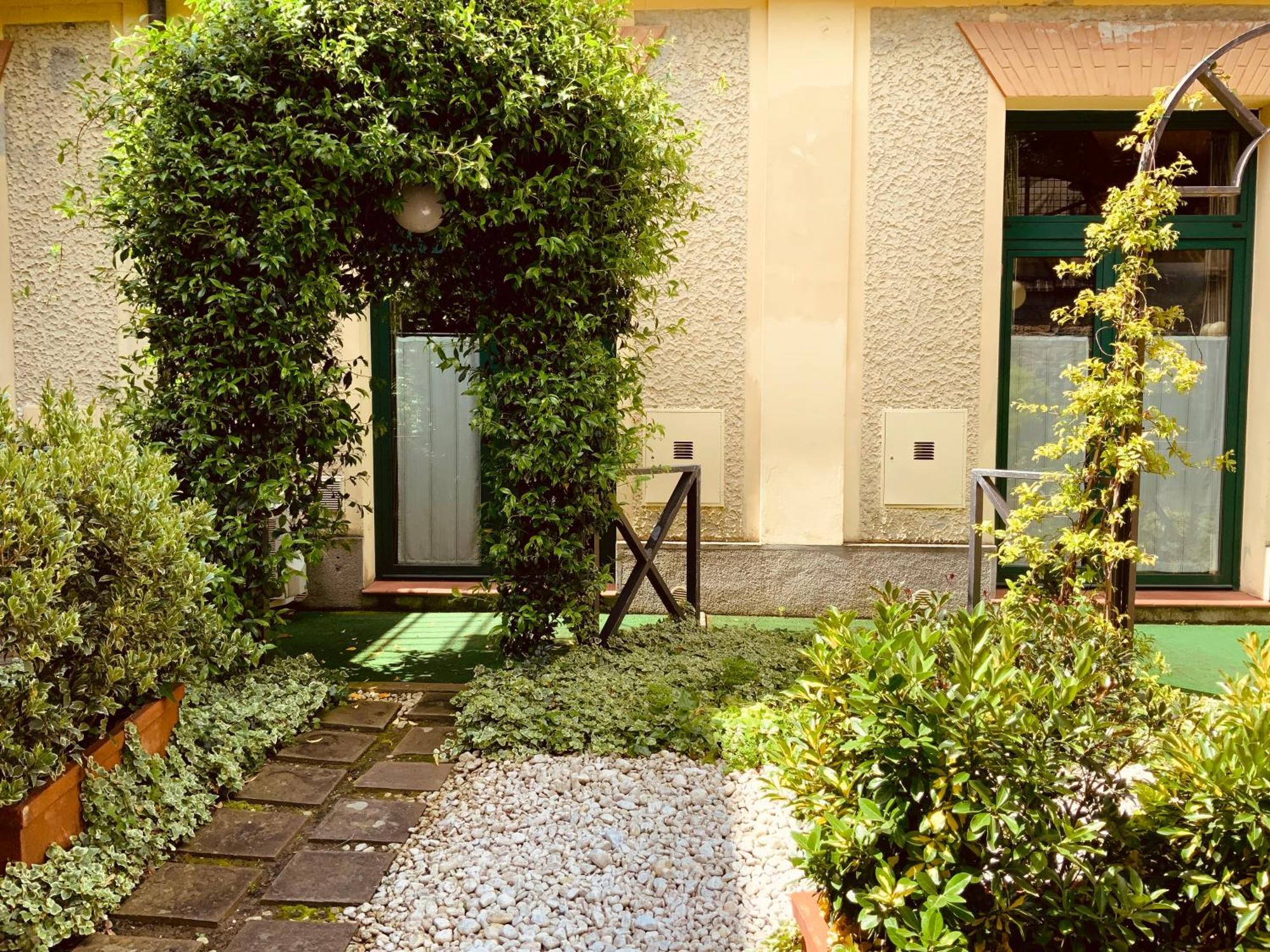 Le Residenze Dei Serravallo Trieste Luaran gambar