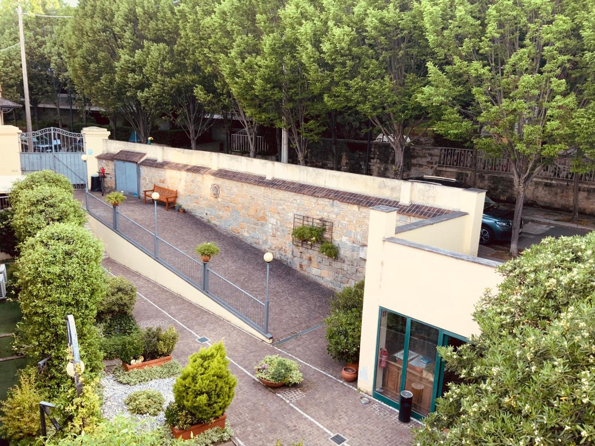 Le Residenze Dei Serravallo Trieste Luaran gambar