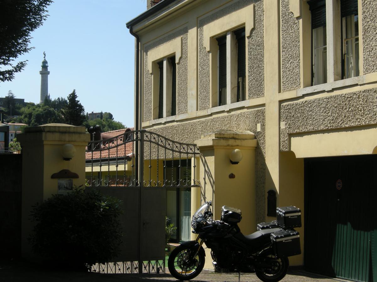 Le Residenze Dei Serravallo Trieste Luaran gambar